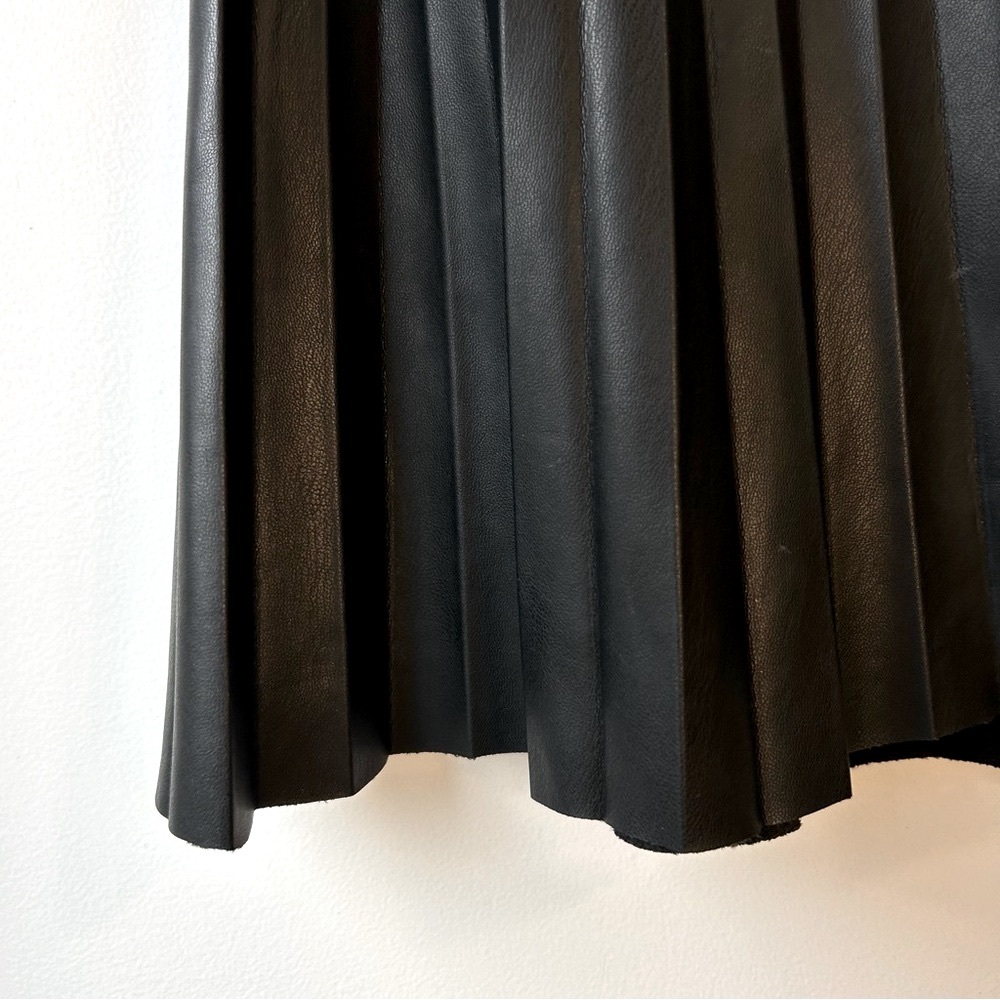 ZARA Pleated Leather Short Skirt Black - Picture 2 of 10